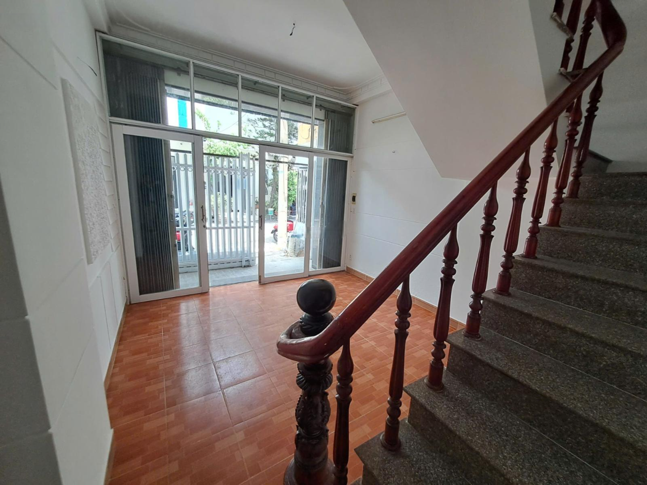 Nhà 2 tầng ngay Võ Văn Kiệt , cách biển Mỹ Khê 500m
