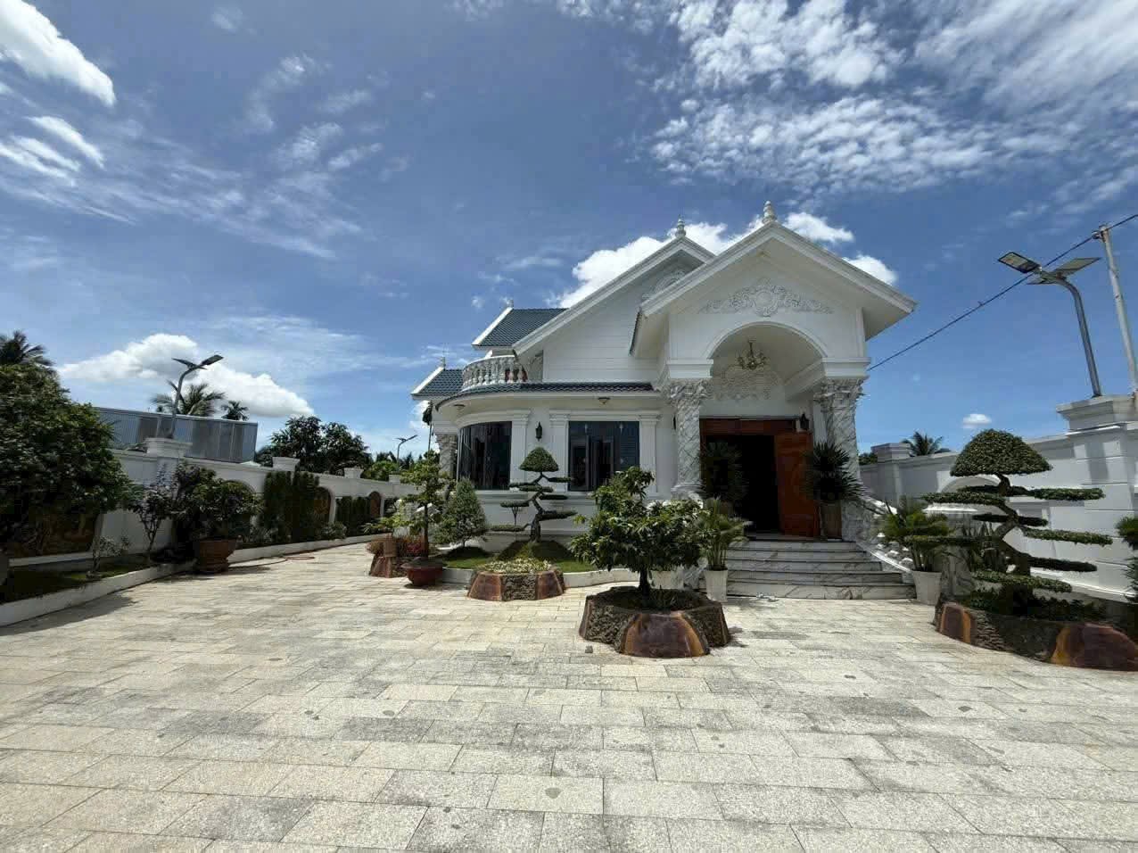 🏡 BIỆT THỰ VƯỜN MẶT TIỀN QL60 MỚI – GẦN CẦU RẠCH MIỄU | GIÁ GIẢM SỐC 22 TỶ