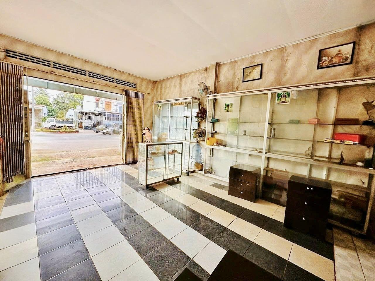 Bán nhà mặt tiền kinh doanh Nguyễn Văn Linh, Buôn Ma Thuột 5,2 tỷ