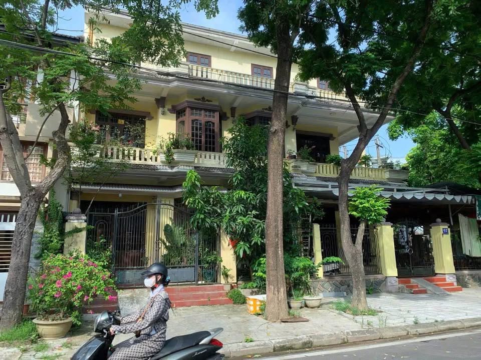 Cực hiếm! Nhà 3 tầng, 2 mặt tiền Nguyễn Hữu Thọ – KQH Kiểm Huệ, TP Huế, ngay gần Hồ Trái Tim