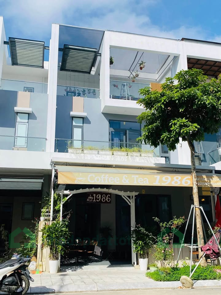 Nhà phố 3 tầng gần Aeon Mall 105m2 - Giá bán 6.x tỷ