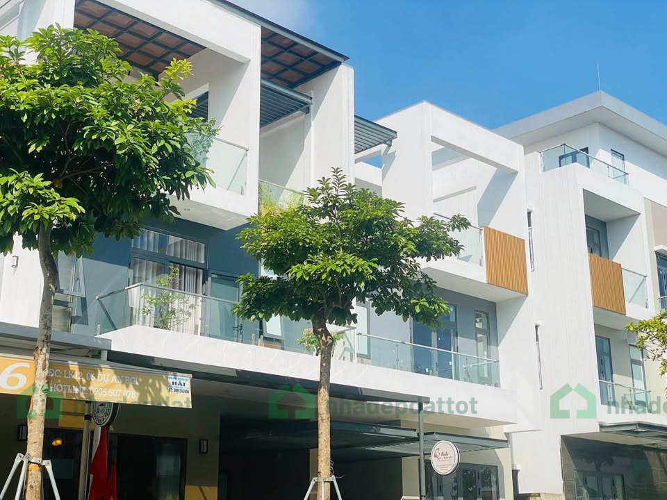 Nhà phố 3 tầng gần Aeon Mall 105m2 - Giá bán 6.x tỷ