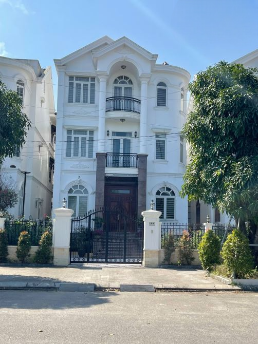 Bán Biệt Thự Phú Mỹ An Hoàn Thiện Nội Thất Gỗ Xịn – Mặt Đường 26m, Giá 13 Tỷ
