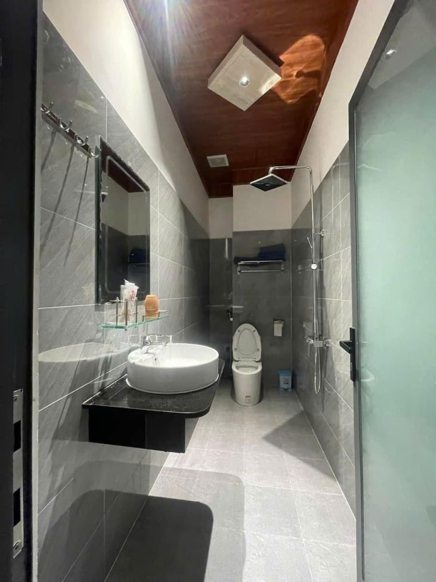 🔥 Cần tiền bán gấp – 🏨 Khách sạn 4 tầng mới xây tại Điện Bàn, Quảng Nam – 💰 Giá 8 tỷ (có thương lượng)