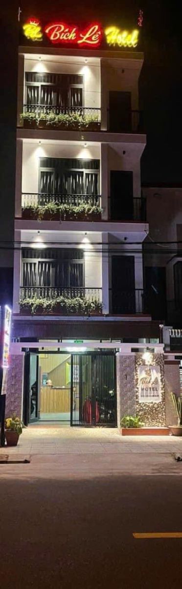 🔥 Cần tiền bán gấp – 🏨 Khách sạn 4 tầng mới xây tại Điện Bàn, Quảng Nam – 💰 Giá 8 tỷ (có thương lượng)