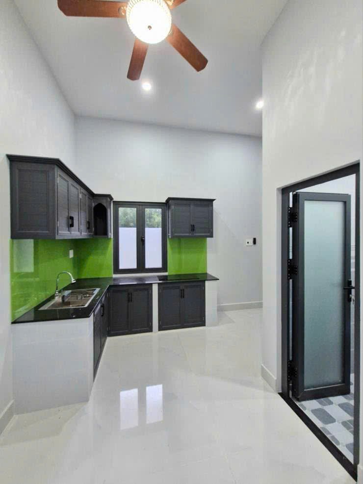 NHÀ ĐẸP LONG HOA! 171m² có sân ô tô, gần chợ/trường. Pháp lý hoàn chỉnh. Giá 1.6 Tỷ chốt nhanh.