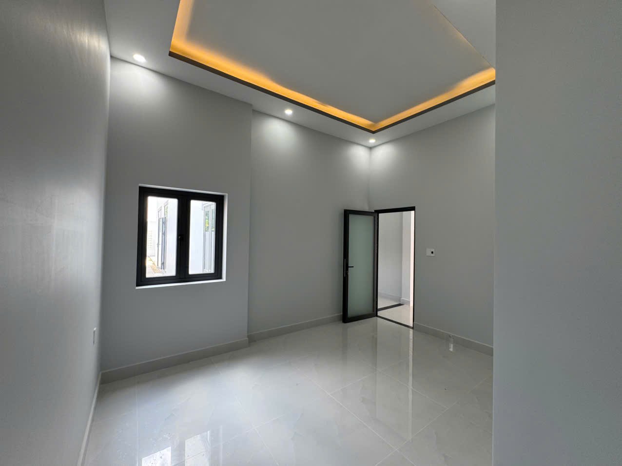 NHÀ ĐẸP LONG HOA! 171m² có sân ô tô, gần chợ/trường. Pháp lý hoàn chỉnh. Giá 1.6 Tỷ chốt nhanh.