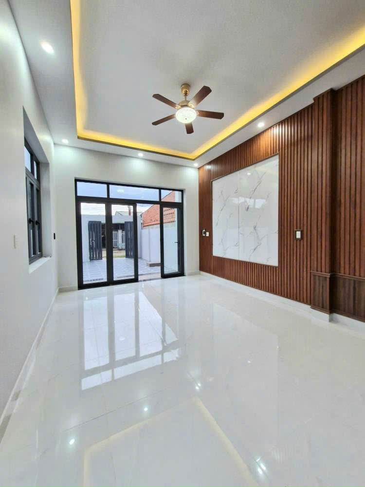 NHÀ ĐẸP LONG HOA! 171m² có sân ô tô, gần chợ/trường. Pháp lý hoàn chỉnh. Giá 1.6 Tỷ chốt nhanh.