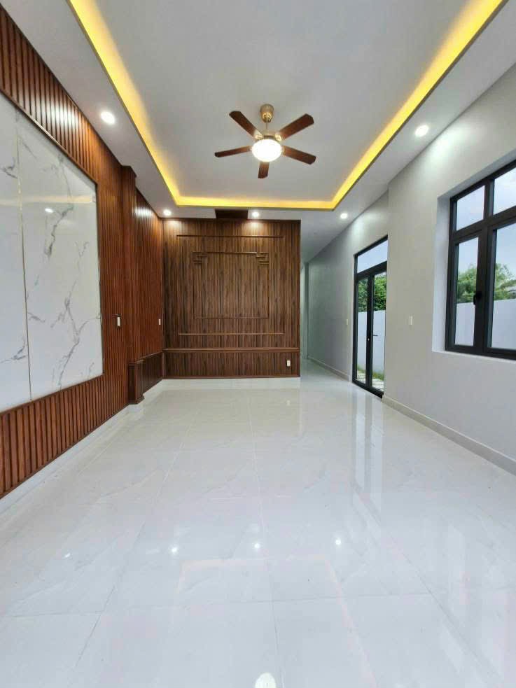 NHÀ ĐẸP LONG HOA! 171m² có sân ô tô, gần chợ/trường. Pháp lý hoàn chỉnh. Giá 1.6 Tỷ chốt nhanh.