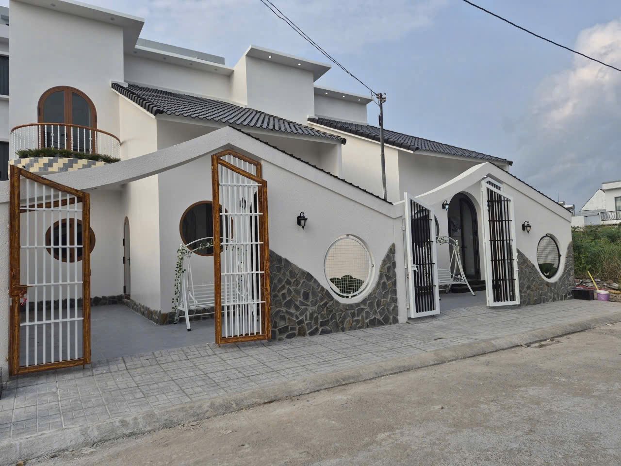 🏠 BÁN NHÀ MỚI ĐẸP KHU PHỐ LONG HỒ – VĨNH LONG | 94m² | ĐƯỜNG Ô TÔ | GIÁ 2,29 TỶ