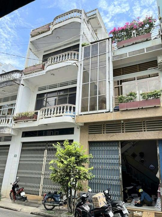 Bán nhà 4 tầng mặt tiền Nguyễn Trung Ngạn trung tâm Quy Nhơn