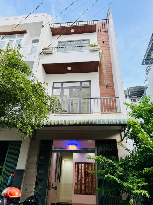 Bán nhà 3 tầng mặt tiền Nguyễn Thị Yến, phường Ghềnh Ráng, Quy Nhơn 3,5 tỷ
