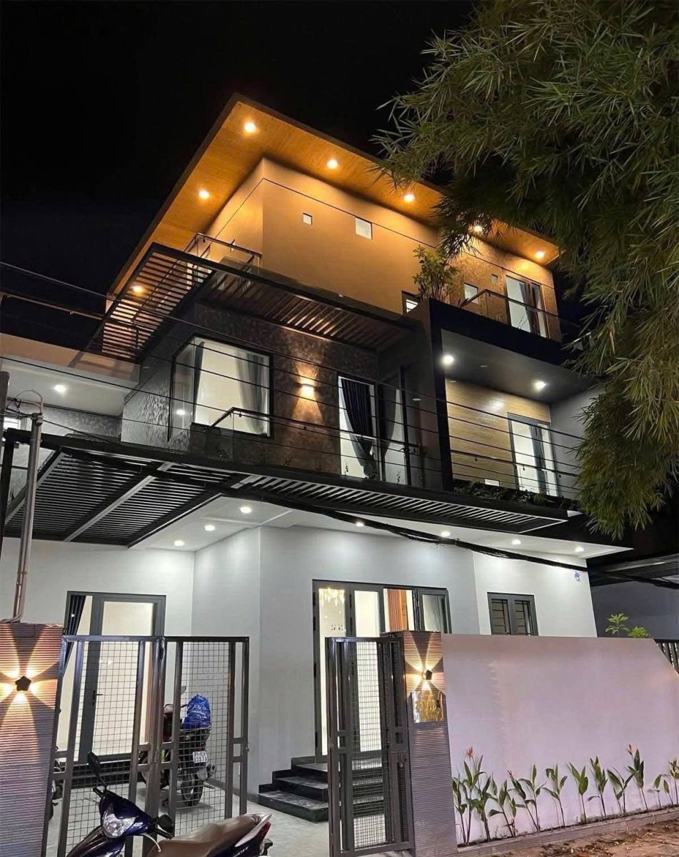 🏡 NHÀ PHÚ HÒA 10×10 – 1 TRỆT 2 LẦU – GẦN LÊ HỒNG PHONG – FULL NỘI THẤT 🏡