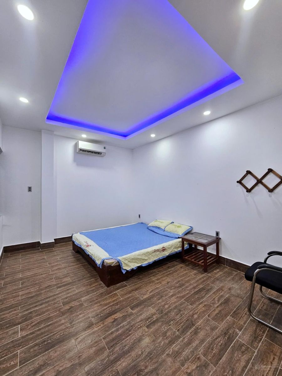Cho thuê nhà 7 phòng ngủ, giáp Thủ Đức, Quận 12
