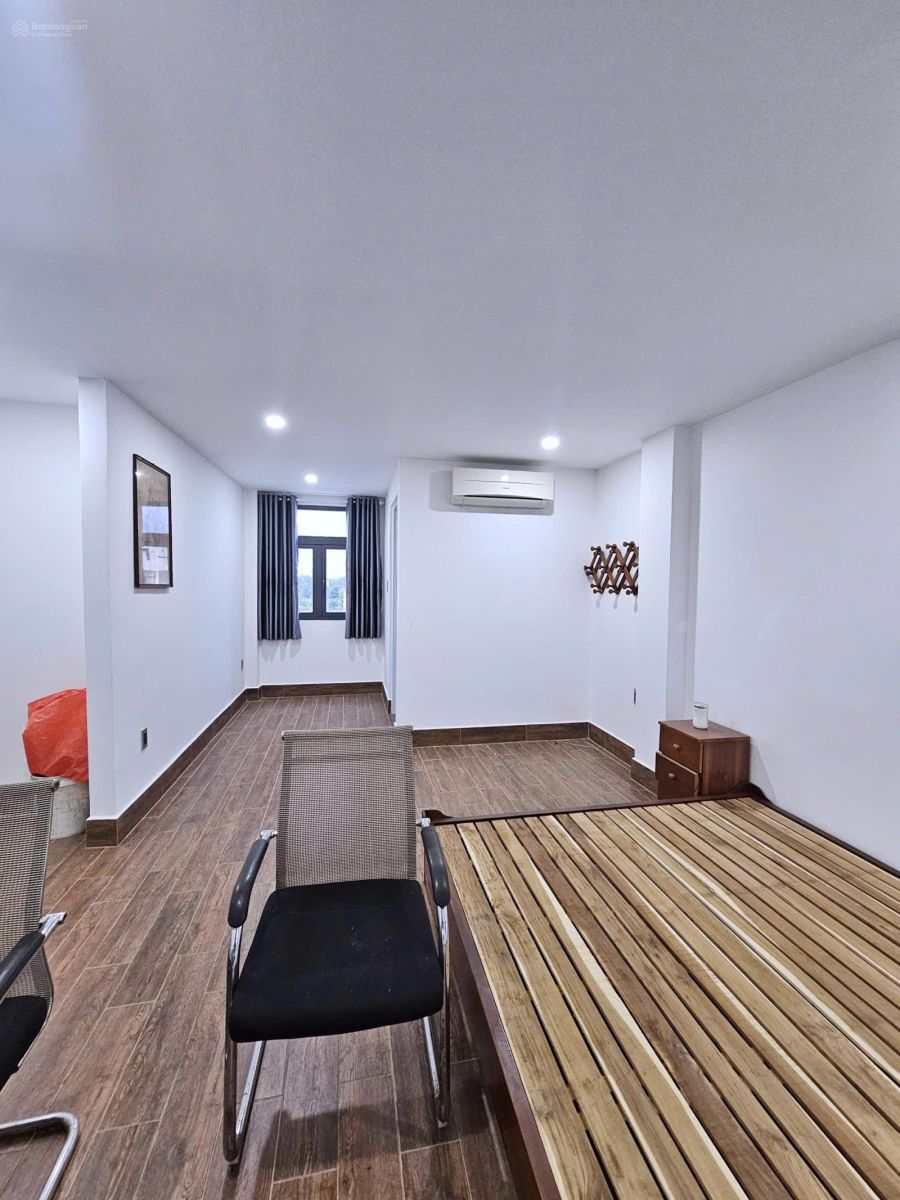Cho thuê nhà 7 phòng ngủ, giáp Thủ Đức, Quận 12
