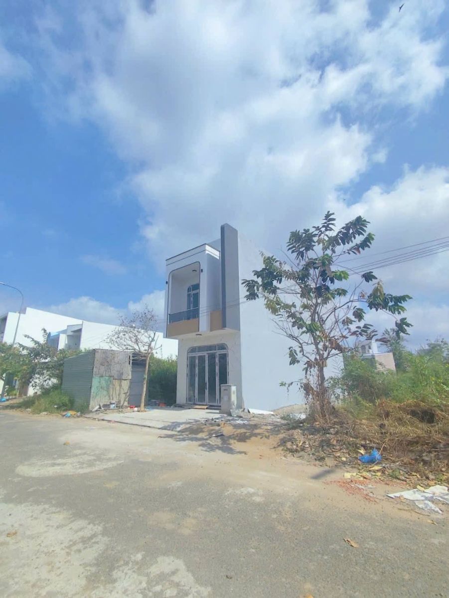 Bán nhà trệt lầu mới, full nội thất, vào ở ngay - Nhà Đẹp Đất Tốt