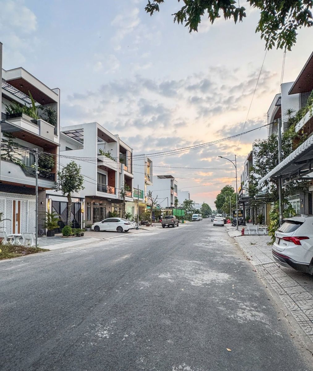 Nhà 1 trệt 2 lầu, KDC Hồng Loan 6A, giá 6,3 tỷ TL - Nhà Đẹp Đất Tốt