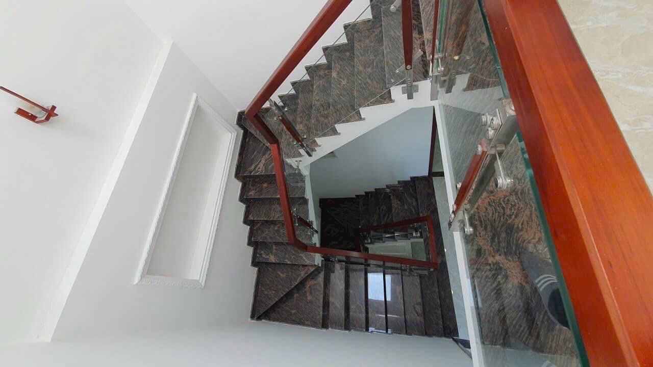 🏠 NHÀ BÁN TRỤC CHÍNH LỘ 6M – CÁCH MT TRẦN NAM PHÚ 15M – 1 TRỆT 2 LẦU – TẶNG NỘI THẤT 🏠