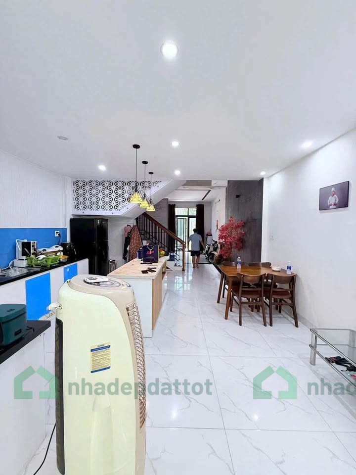 BÁN NHÀ 3 TẦNG HƯỚNG ĐÔNG NAM – FULL NỘI THẤT – GẦN CÔNG VIÊN 29/3 – HÒA XUÂN