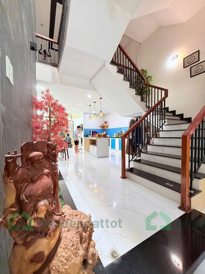 BÁN NHÀ 3 TẦNG HƯỚNG ĐÔNG NAM – FULL NỘI THẤT – GẦN CÔNG VIÊN 29/3 – HÒA XUÂN