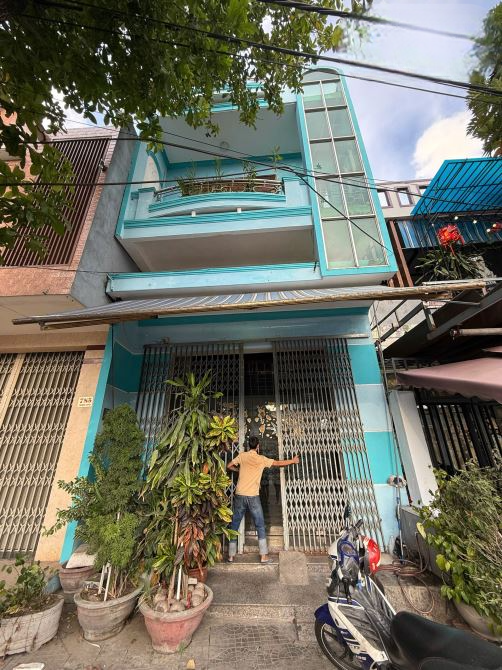 Nhà 2,5 tầng MT Đường Trường Chinh . ko phải bên đường ray nơi đông dân