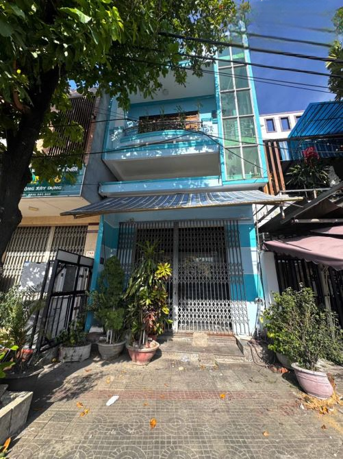 Nhà 2,5 tầng MT Đường Trường Chinh . ko phải bên đường ray nơi đông dân