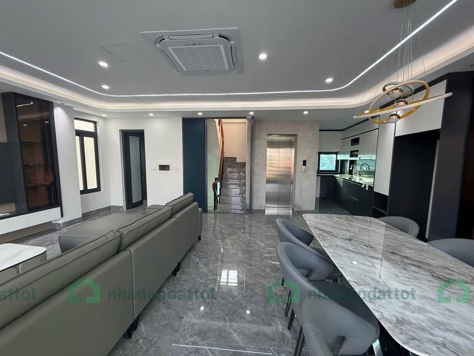 BÁN NHÀ ĐẸP 2 TẦNG + TUM – CHỦ TÂM HUYẾT – GẦN CHỢ HÒA XUÂN, CẦU NGUYỄN TRI PHƯƠNG, ĐÀ NẴNG