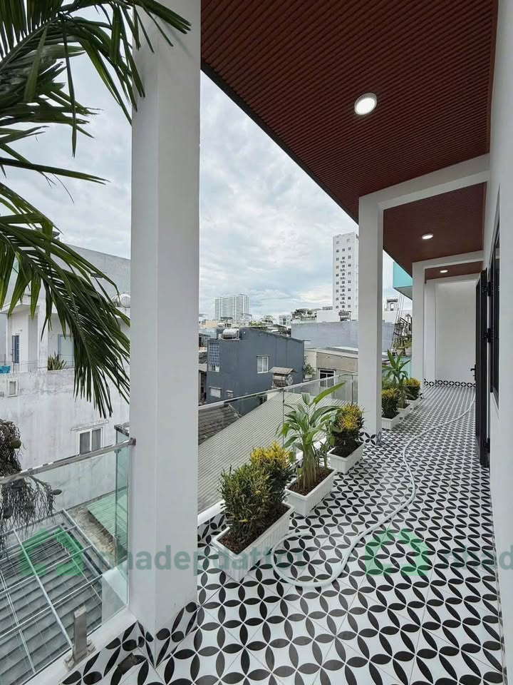 BÁN NHÀ 3 TẦNG 2 MẶT KIỆT NHỰA Ô TÔ – HOÀNG DIỆU, TRUNG TÂM HẢI CHÂU – FULL NỘI THẤT, NHÀ MỚI 100%