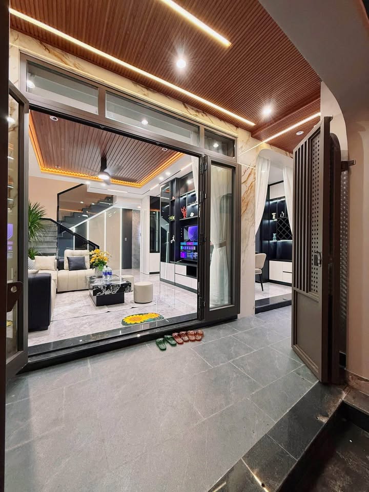 NHÀ 3 TẦNG ĐẸP ÔNG ÍCH KHIÊM, HẢI CHÂU 57M2 GIÁ 5 TỶ 690 TRIỆU