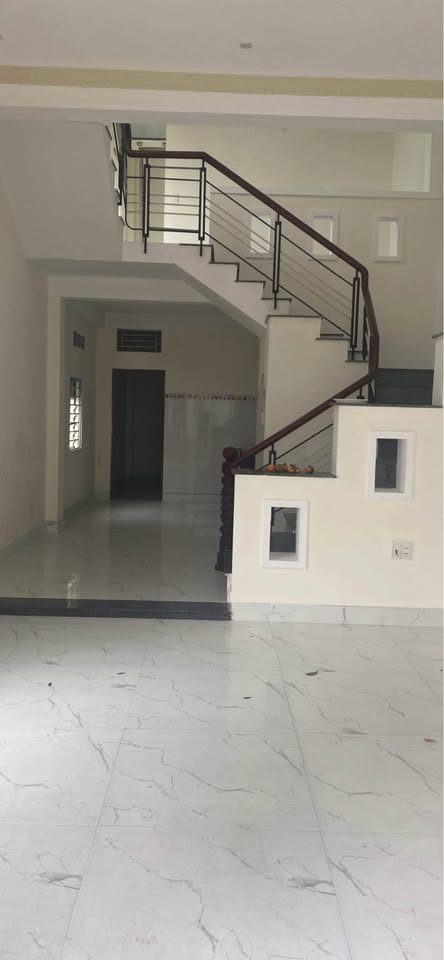 Bán nhà 2.5 tầng – 80m² – Mặt tiền kinh doanh Nguyễn Văn Linh – Nguyễn Hoàng, vị trí vip gần sân bay & Cầu Rồng