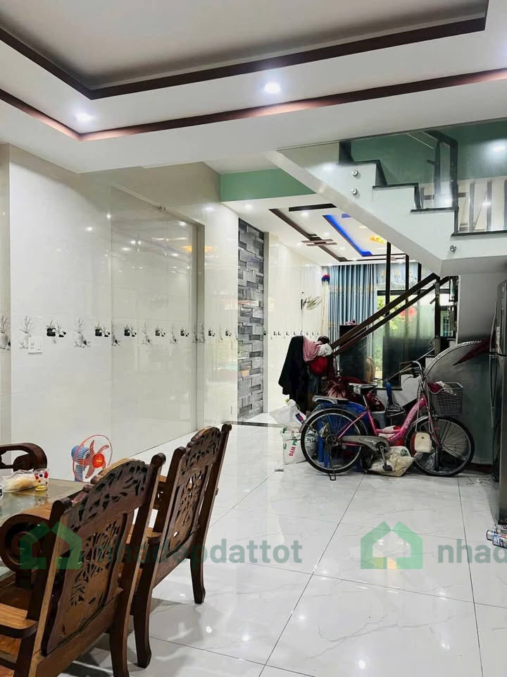 Nhà 3 tầng Dương Đức Hiền 72m2 giá bán 6,8 tỷ