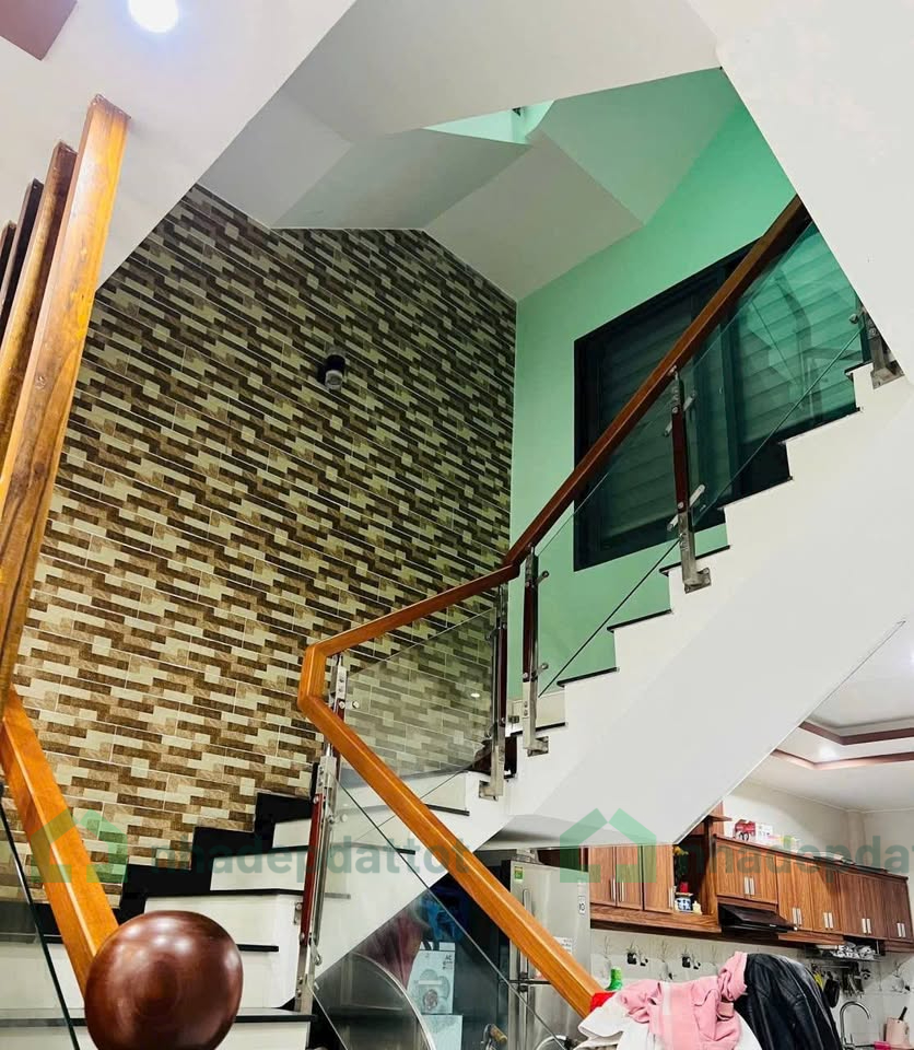 Nhà 3 tầng Dương Đức Hiền 72m2 giá bán 6,8 tỷ