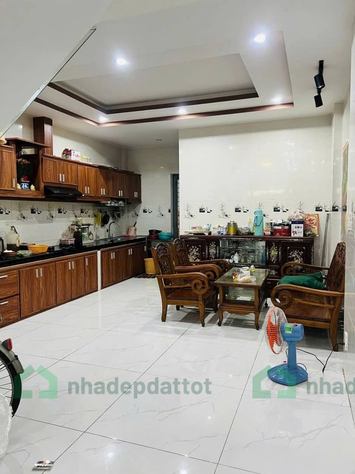 Nhà 3 tầng Dương Đức Hiền 72m2 giá bán 6,8 tỷ