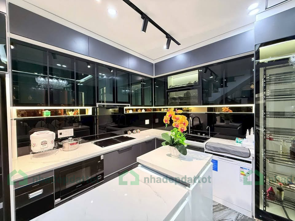 Bán 2 nhà Vip Pro ngã 4 Nguyễn Sinh Sắc, Kinh Dương Vương full nội thất - DT 95m2