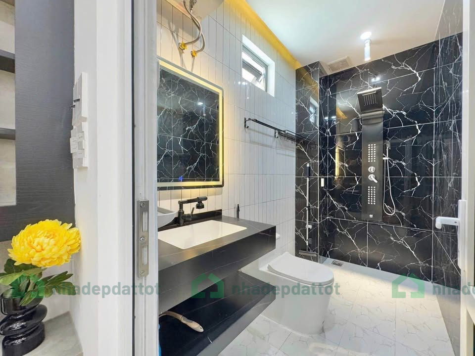 BÁN NHÀ 3 TẦNG – KIỆT 3M LÊ DUẨN, TRUNG TÂM HẢI CHÂU – ĐANG CÓ HỢP ĐỒNG THUÊ 220 TRIỆU/NĂM