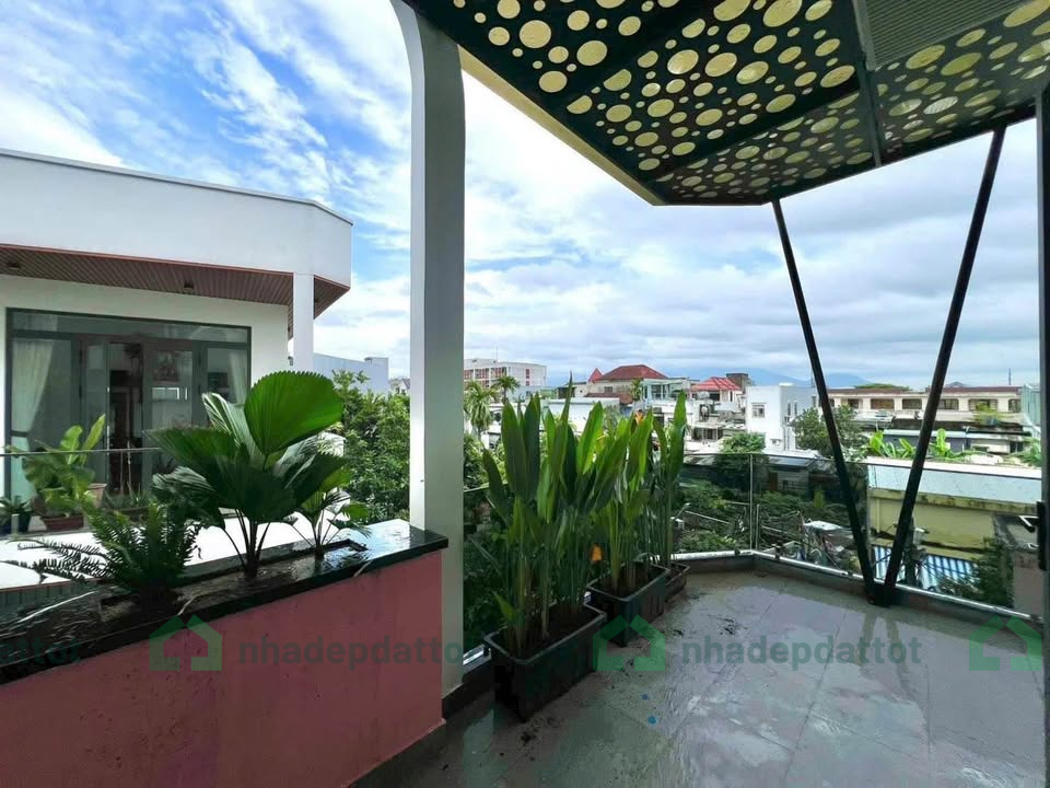 SIÊU PHẨM LUXURY 3 TẦNG FULL NỘI THẤT – KIỆT XE TẢI VÀO TẬN NHÀ – SÁT CO.OPMART ĐÀ NẴNG - 5 TỶ XX