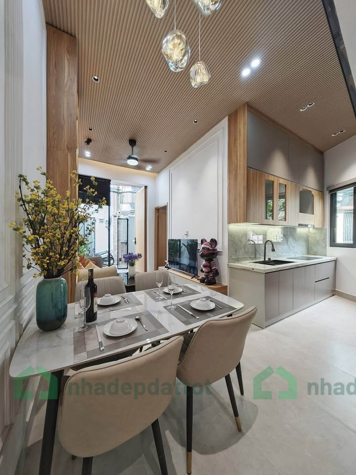 SIÊU PHẨM NHÀ 3 TẦNG BỀ THẾ – KIỆT Ô TÔ 6M TRẦN CAO VÂN