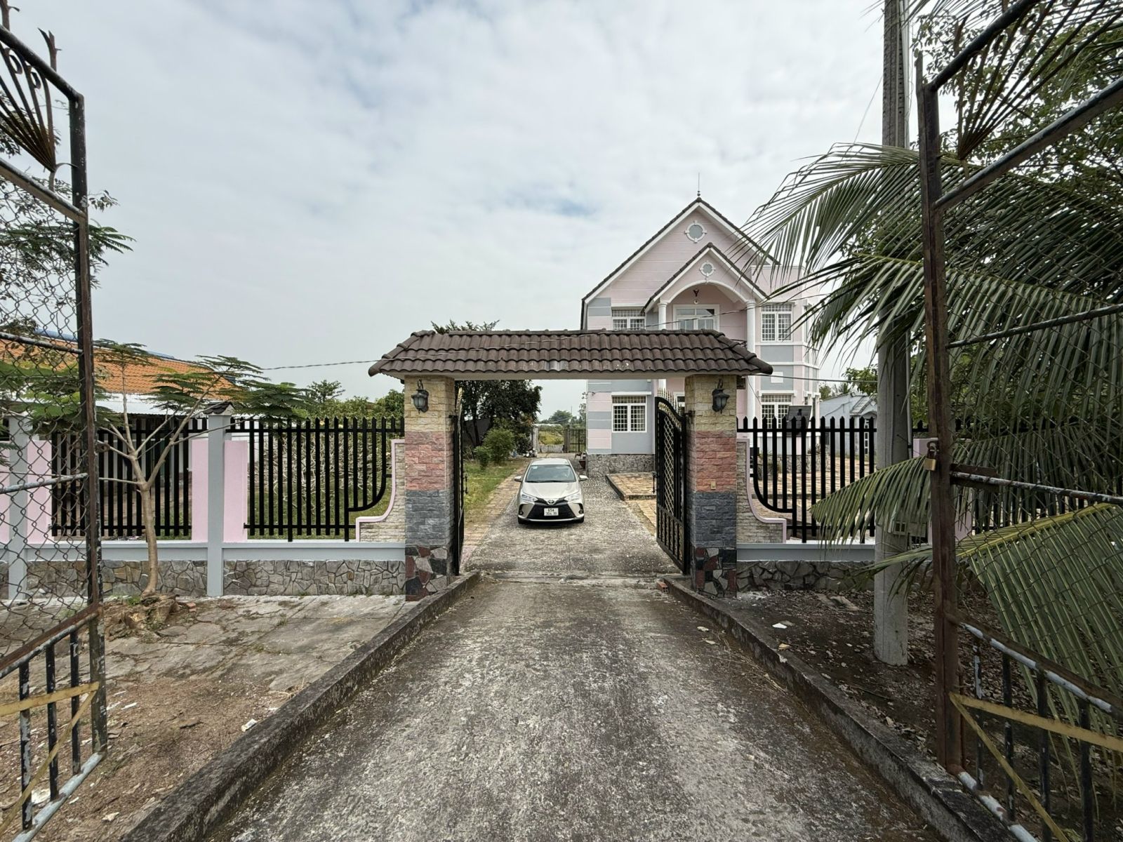 🔥 Bán hoặc cho thuê 12.000m² đất biệt thự 2 tầng – Vườn chôm chôm, vạn niên tùng – Giá thương lượng cho khách 🔥