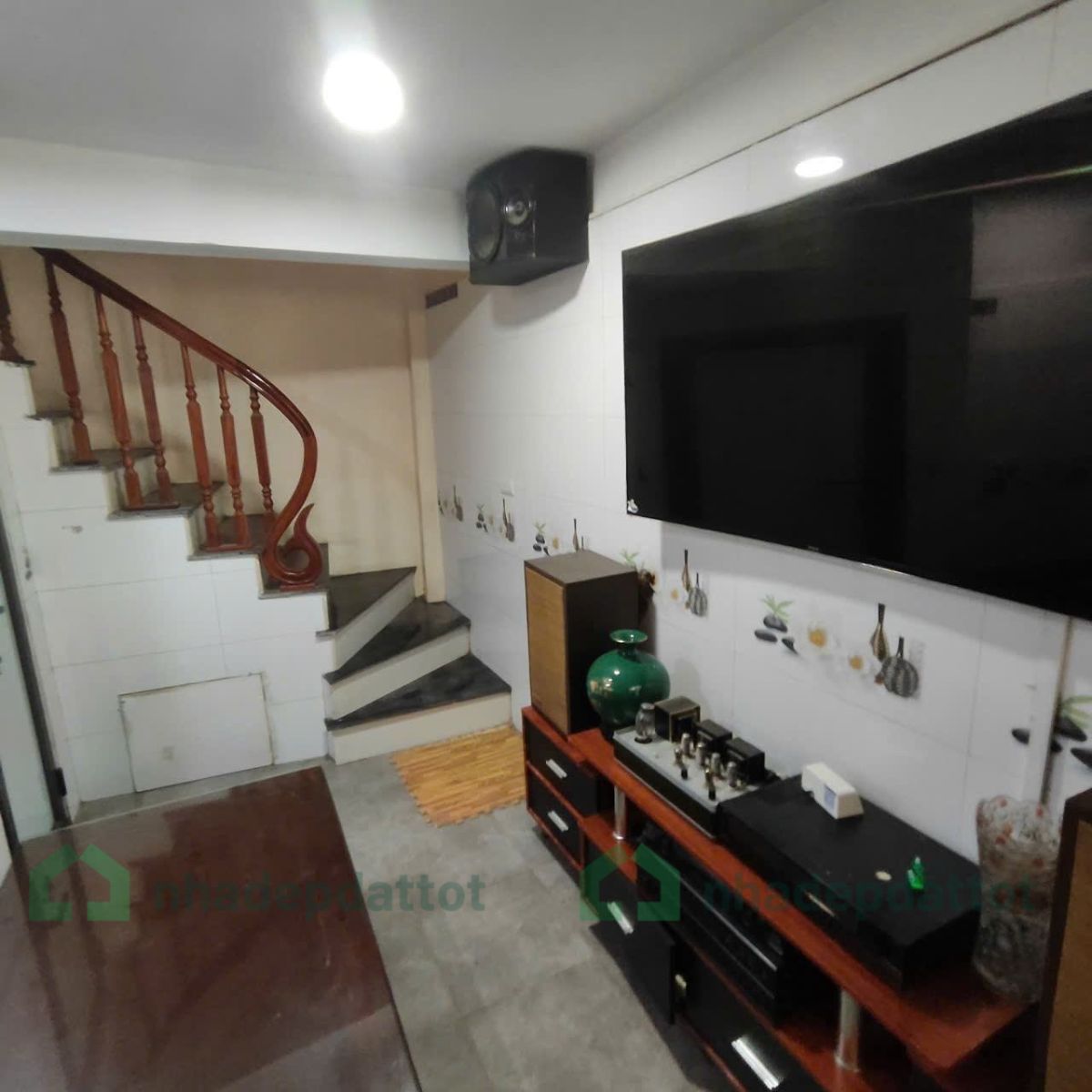 Bán nhà 4 tầng kinh doanh Đông La - 35m2 - 5,x tỷ