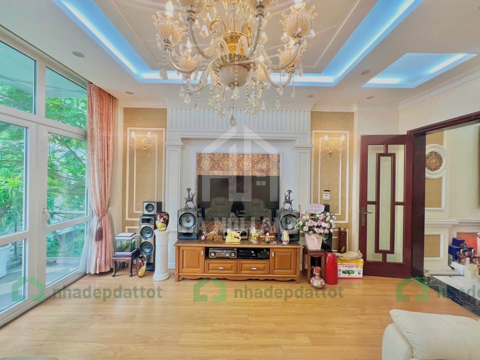 Siêu phẩm nhà 7 tầng thang máy, ô tô tránh, 92m2