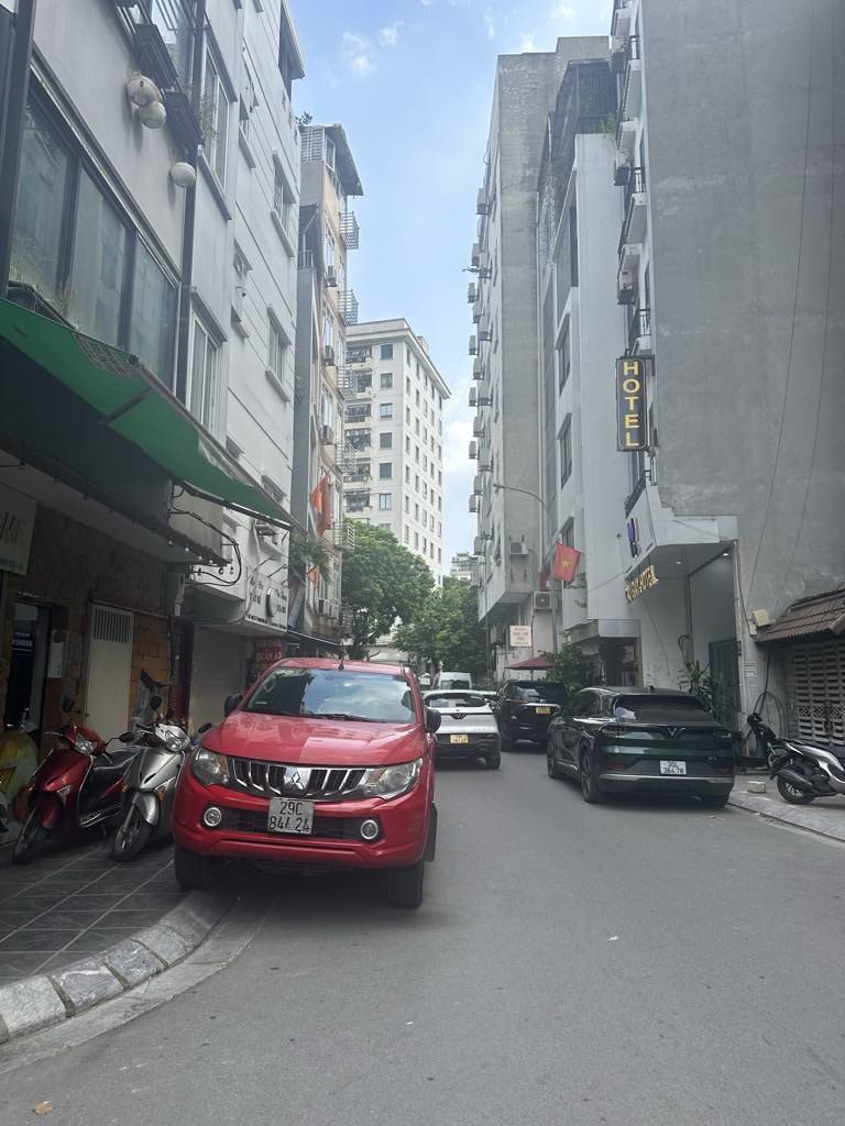 NHÀ ĐẸP NGUYỄN VĂN HUYÊN – TRUNG TÂM CẦU GIẤY - NHỈNH 9 TỶ - 39M2