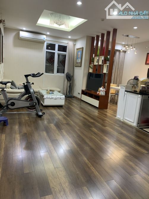 Bán căn hộ Trung Yên Plaza – số 1 Trung Hòa. Căn góc 3PN – 2WC, thoáng sáng. Hơn 8 tỷ