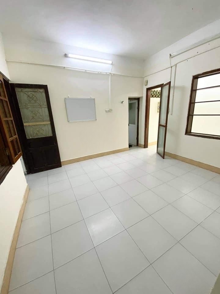 Cần bán căn hộ 110m2 3 ngủ Tòa 173 Xuân Thủy nhà đẹp sẵn sổ giá 6,3 tỷ