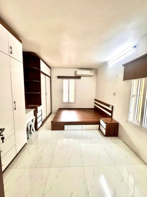 Bán Tập Thể Mai Dịch, Gần ĐH Thương Mại, Lô Góc, 2 PN, Full Nội Thất, Giá 3.36 Tỷ. SĐCC