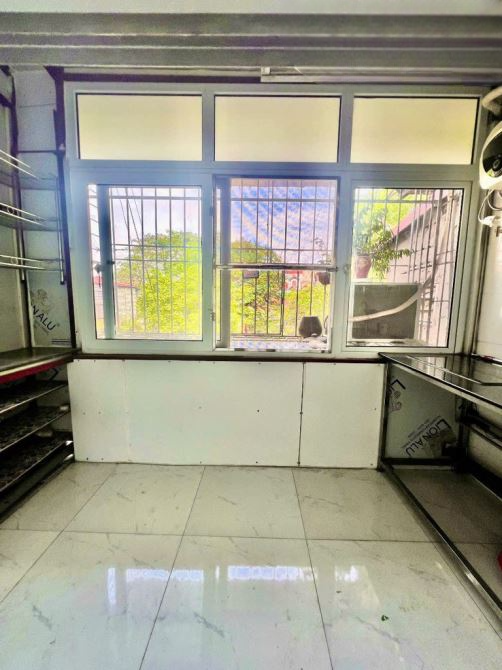 Bán Tập Thể Mai Dịch, Gần ĐH Thương Mại, Lô Góc, 2 PN, Full Nội Thất, Giá 3.36 Tỷ. SĐCC