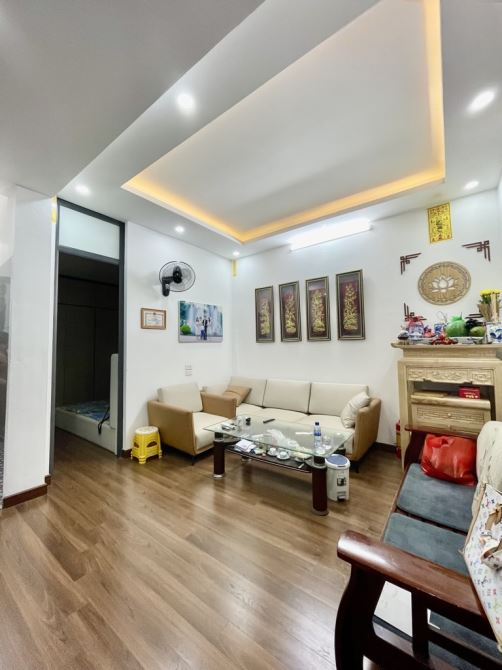 Bán gấp nhà Hoàng Quốc Việt 20m 5 tầng giá 3.6 tỷ, ngõ ô tô, sđcc giao dịch ngay