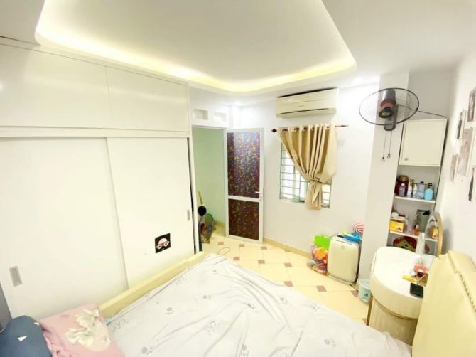 Bán gấp nhà Hoàng Quốc Việt 20m 5 tầng giá 3.6 tỷ, ngõ ô tô, sđcc giao dịch ngay