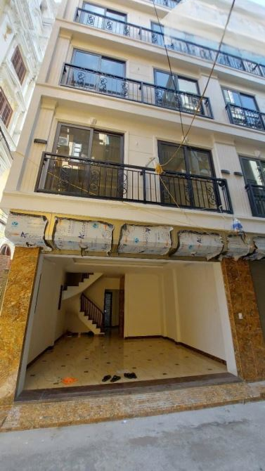 Bán Nhà Phố Hoàng Quốc Việt - Cầu Giấy -Thang Máy -Oto Đỗ Cửa