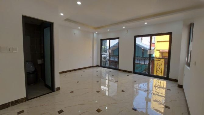 Bán Nhà Phố Hoàng Quốc Việt - Cầu Giấy -Thang Máy -Oto Đỗ Cửa
