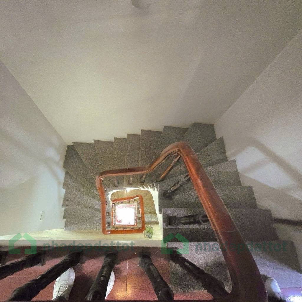 LÔ GÓC 3 MẶT THOÁNG – TRUNG TÂM CẦU GIẤY – NHÀ ĐẸP Ở NGAY